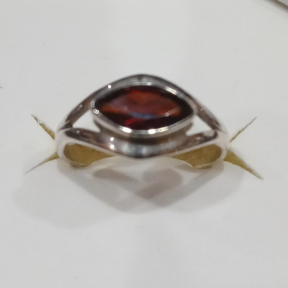 1.2 carat NWOT Natural Garnet Ring
